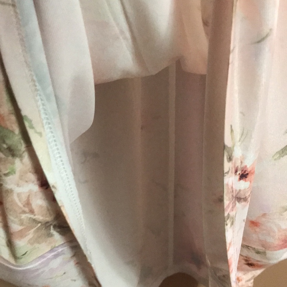 Floral V-Neck Women’s Dress Size XL - Picture 12 of 14